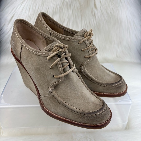 Frye Tan Wedge Booties with Moccasin Design
Size 9 Woman’s - Picture 1 of 13